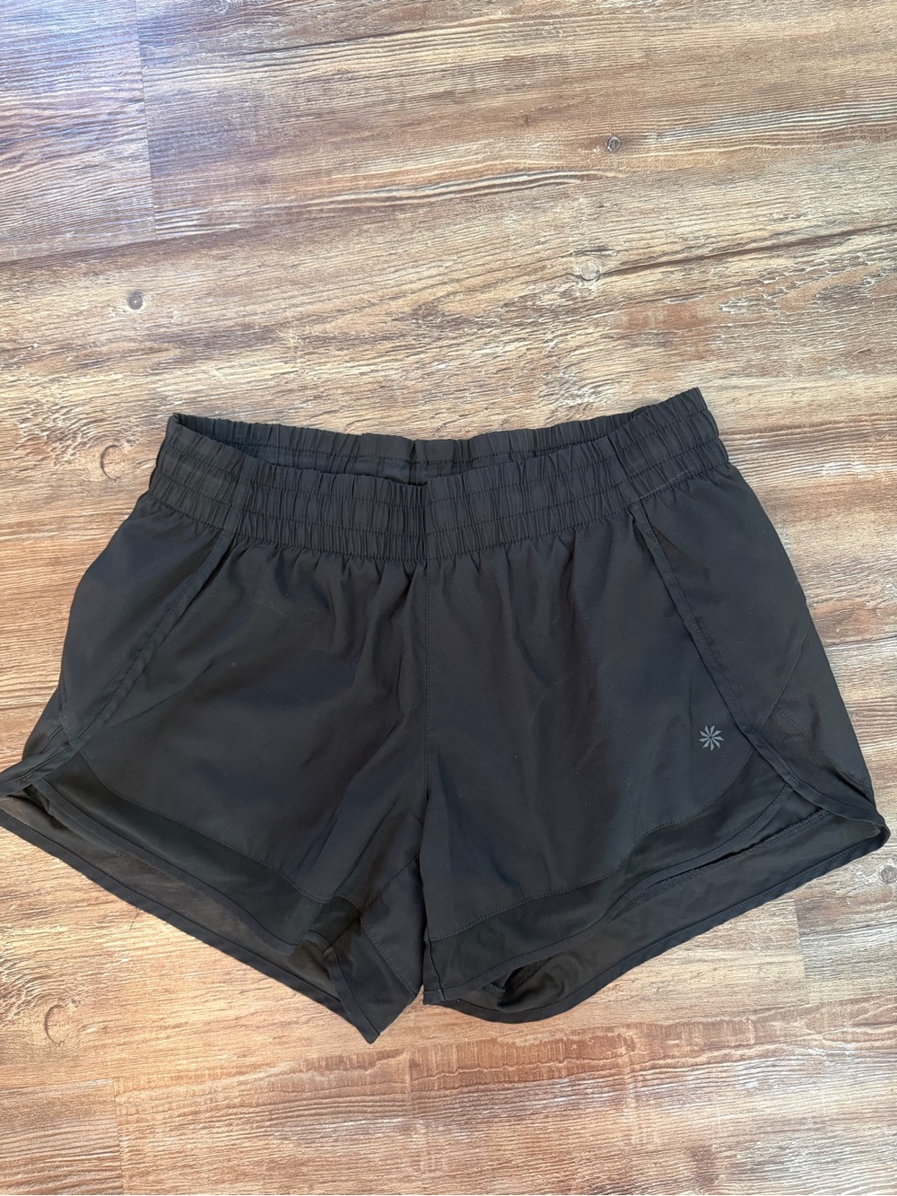 Athleta Black Mesh Racer mid rise 4” Short